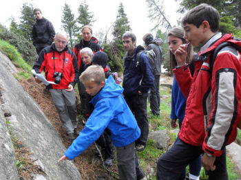 Alle rocce con i graffiti al Colbricon (42585 bytes)